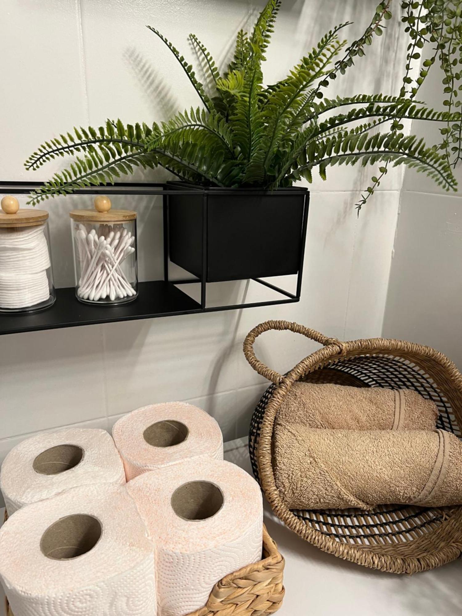 L Aparts Apartment *